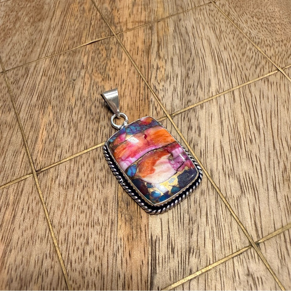 925 Plated‎ Spiny Oyster Pendant